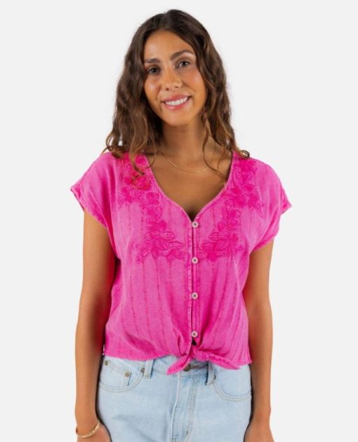 Attirestitch.shop7c65b6e26a 1
